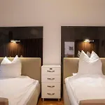 Top-Designerwohnung in Messenähe